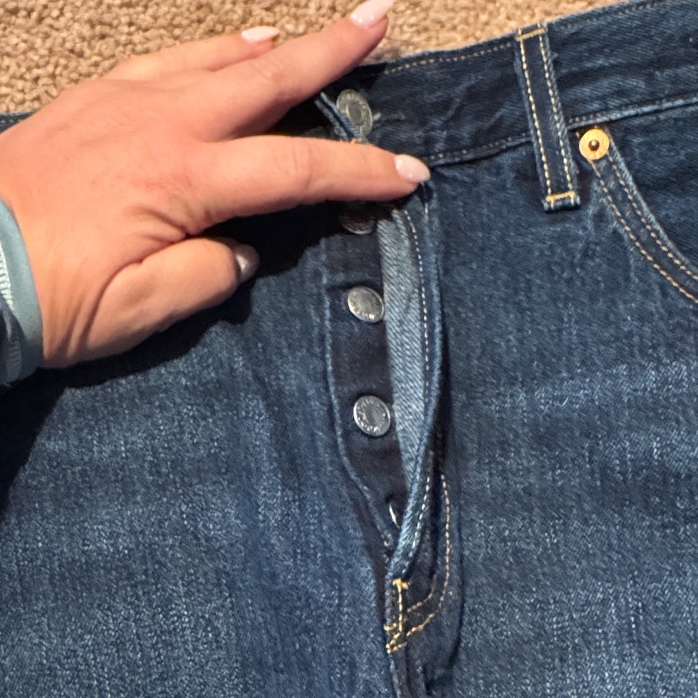 Levi Demin Frayed Hem Women Shorts - Picture 9 of 10